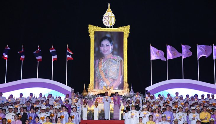 นายกฯ นำจุดเทียนชัยถวายพระพร "พระราชินี" สว่างไสวทั่วประเทศ