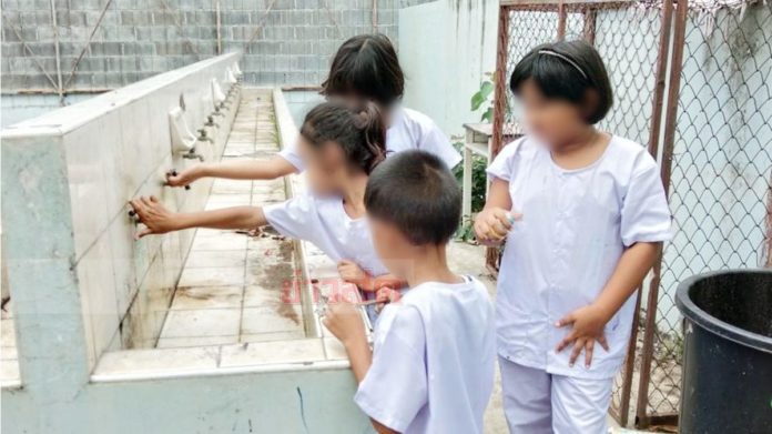     Teacher selling spoons