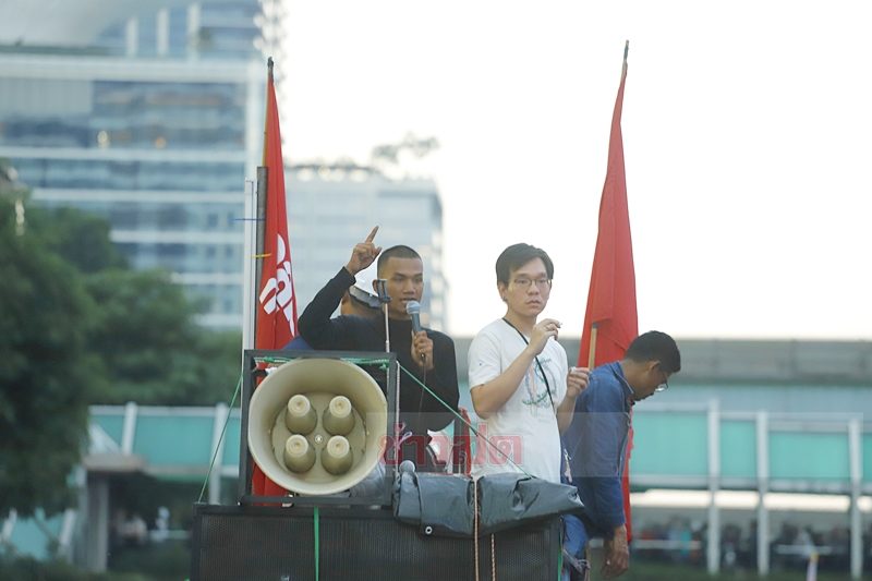 Mr. Panupong Chadnok or Mike, the leader of the Popular Group I got in the car on November 18, 2020.