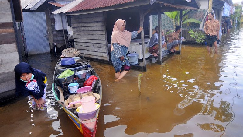 Indonesian leaders enter the area