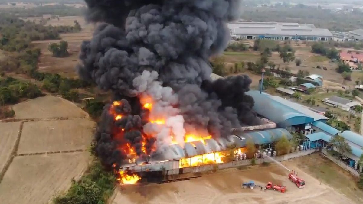 express!  The fire at Phetchaburi oil factory still has no control over the fire.