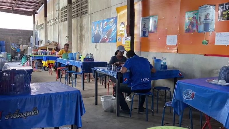 Noodle shop female  In Buriram Province, half of the project outcasts all the money.