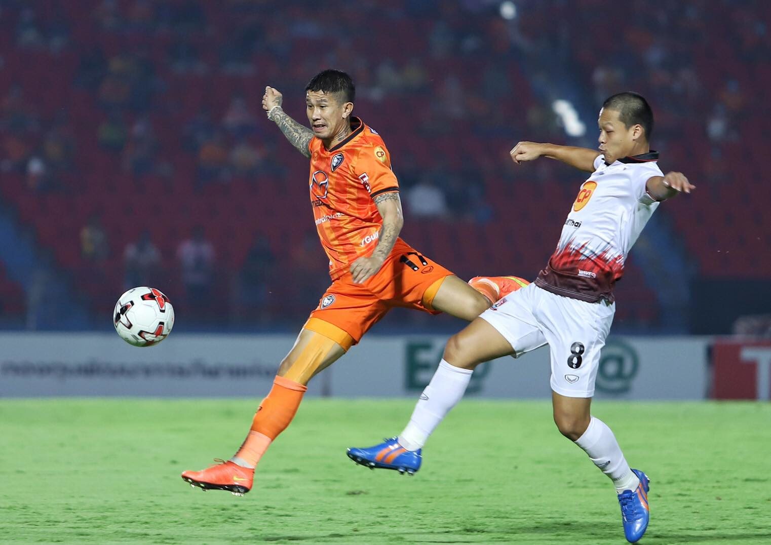 Thai League Football Battle Nakhon Ratchasima Chewing Soft White Elephant Island Night Newsdir3