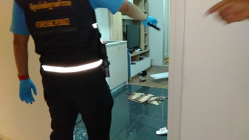 The old husband does not stop loving, invades a condominium in Nonthaburi, collapses the door of the new nursery, hurts: the old woman dies.  Before his own life