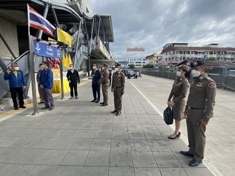 'อนุทิน' ร่วมหน่วยงานที่เกี่ยวข้องปล่อย รถไฟเที่ยวพิเศษ (สายอีสาน) 14 ขบวนส่งผู้ป่วยโควิด กลับภูมิลำเนา