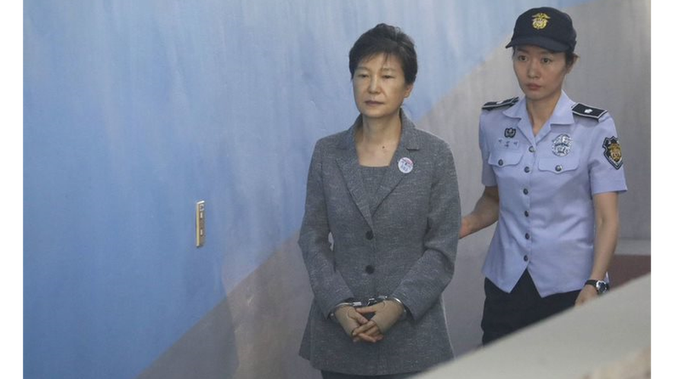 Park Geun-hye (left) arrvies for a hearing at a Seoul court in 2016