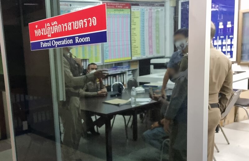 แจ้งจับ พ่อค้าอุปกรณ์มือถือ แอบถ่ายนักศึกษา เล่นจ้ำจี้ในห้องน้ำสาธารณะ ย่านบางใหญ่ นนทบุรี ขู่แบล็กเมล์