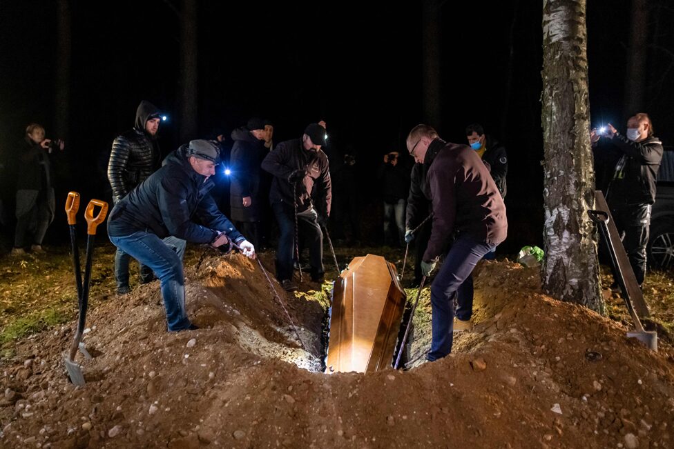 Imam Aleksander Bazarewicz says a prayer during the funeral ceremony of a 19-year-old Syrian refugee Ahmed