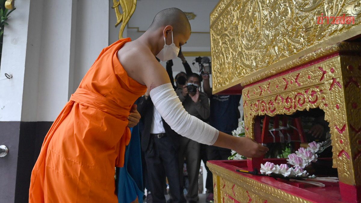 'พระนรวิชญ์-พระพ่อ' ร่วมส่ง 'หมอกระต่าย' ครอบครัว-เพื่อนอาลัยแน่นวัด