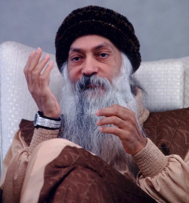 โอโช (Osho) หรือ ภควัน ศรี ราชนีศ กูรูชาวอินเดียผู้ล่วงลับ มักสอนเรื่องสติควบคู่ไปกับเรื่องความรักและอารมณ์ขัน