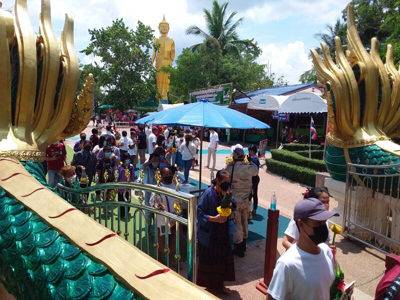 โค้งสุดท้าย แห่ขอพรขอโชคลาภ พ่อปู่ศรีสุทโธ-แม่ย่าศรีประทุมมา แน่น เกาะคำชะโนด วังนาคินทร์