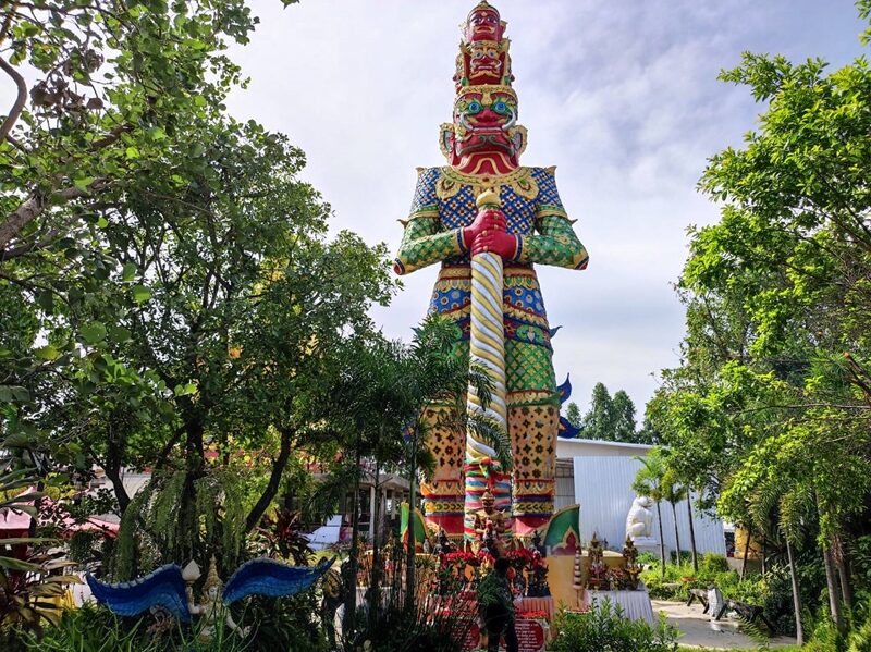 แห่ขอพรขอโชค ท้าวเวสสุวรรณ-กุมารทองเจ้าสัวเฮง ส่องอ่างน้ำมนต์ฤาษีเณร เลขเด็ดลอยเด่น