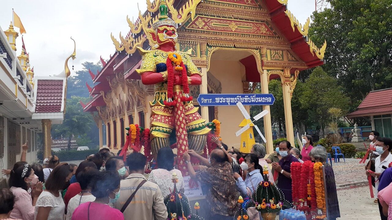 เซียนหวยไม่พลาด ส่องเลขเด็ดหางประทัด พิธีเบิกเนตรท้าวเวสสุวรรณ เตรียมเสี่ยงโชค