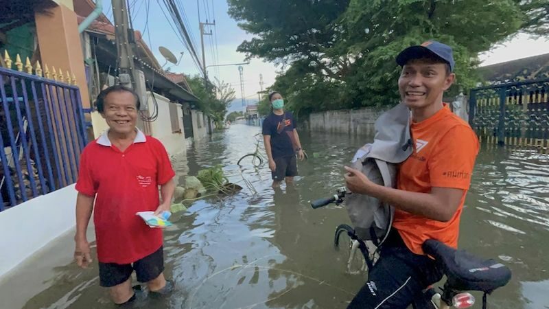 “Chetawan” is the applicant.  Progressive Bash MPs Go Area To Support Pathum Thani Flood – News