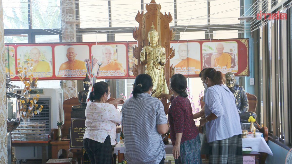 ศรัทธาแน่นวัด! แห่กราบไหว้ 'หลวงพ่อห้ามจน' ส่องเลขฐานองค์พระ-จับปิงปอง