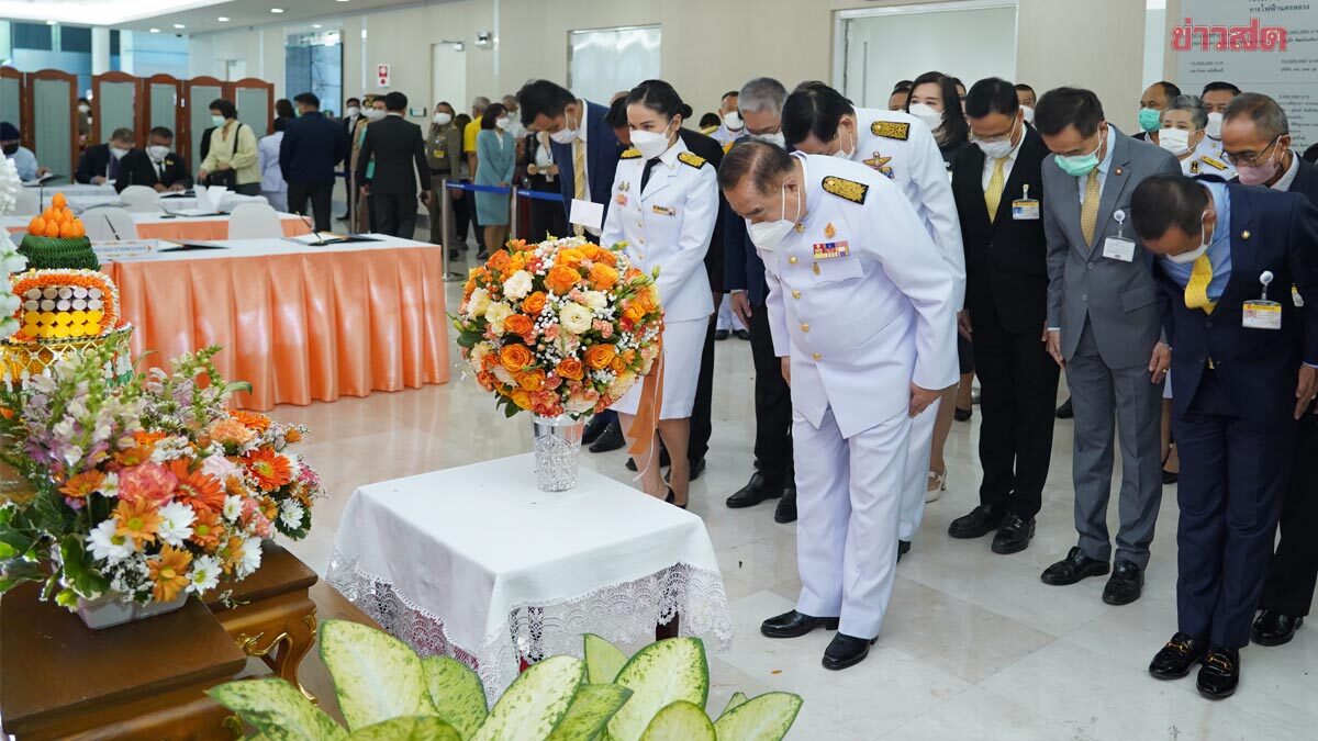 ประวิตร นำ ส.ส.พลังประชารัฐ ลงนามถวายพระพร 'พระองค์ภา'