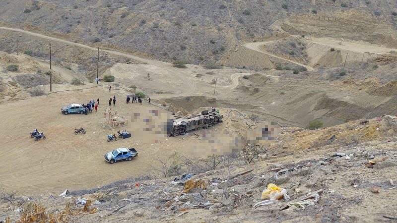 Peruvian bus breaks 'devil's curve'