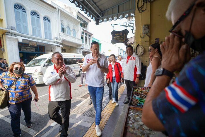 เศรษฐา หาเสียงย่านโอลด์ทาวน์ ชาวภูเก็ตขอบคุณรัฐบาล ‘แม้ว-ปู’ พัฒนาเศรษฐกิจ