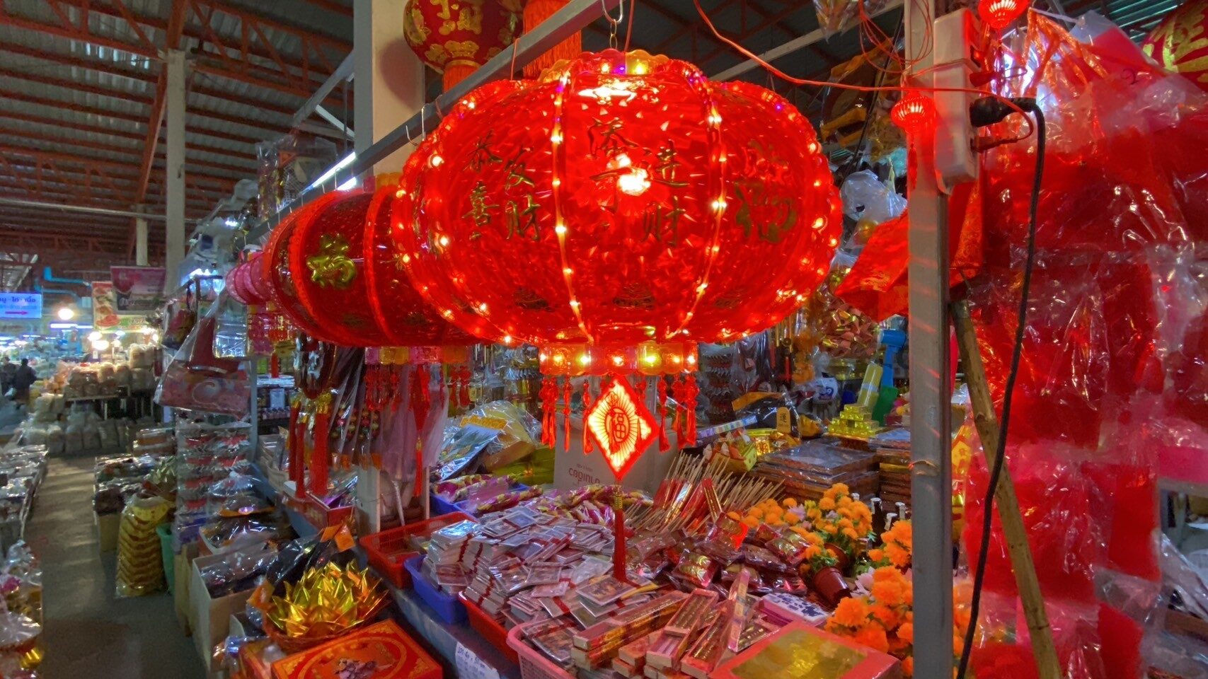 แห่จับจ่ายซื้อของ เซ่น ไหว้ ฉลองเทศกาลตรุษจีน คาดปีนี้เงินสะพัดเกิน 1