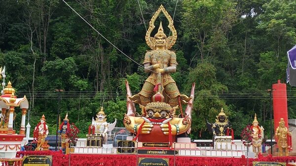 เปิดเลขเด็ด ท้าวเวสสุวรรณ วัดดังชลบุรี จุดประทัด 10,000 นัด พิธีบวงสรวงสมโภช หลังปีที่แล้ว ให้โชครางวัลที่ 1 จำนวน 9 คน ได้เงินกว่า 90 ล้านบาท