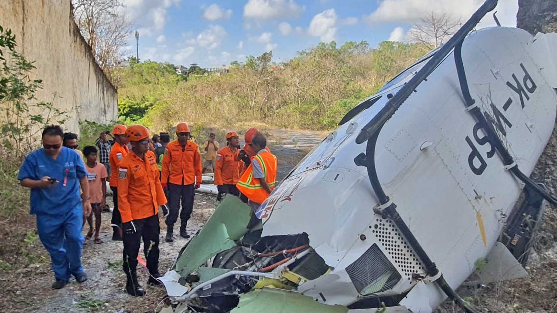 เฮลิคอปเตอร์นำเที่ยว “ดิ่งตก” ในบาหลี ชี้ต้นตอเชือกว่าวเกี่ยว-โชคดี 5 คนรอดตาย