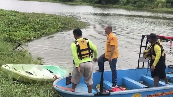 สลด 2 สาว แคมป์ปิ้ง พายเรือไปชมวิวถ่ายรูปกลางอ่างเก็บน้ำโป่งดิน เรือล่ม พลัดตกน้ำ ก่อนพบเป็นศพกอดกันก้นอ่าง ครอบครัว-เพื่อนร่ำไห้สุดเศร้า