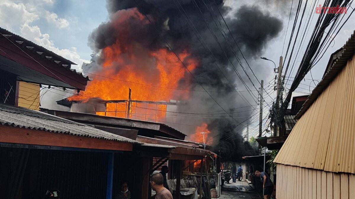 เพลิงไหม้บ้านเรือนประชาชน ซอยจรัญสนิทวงศ์ 79 อยู่ระหว่างลุกลาม เร่งสกัดกั้น