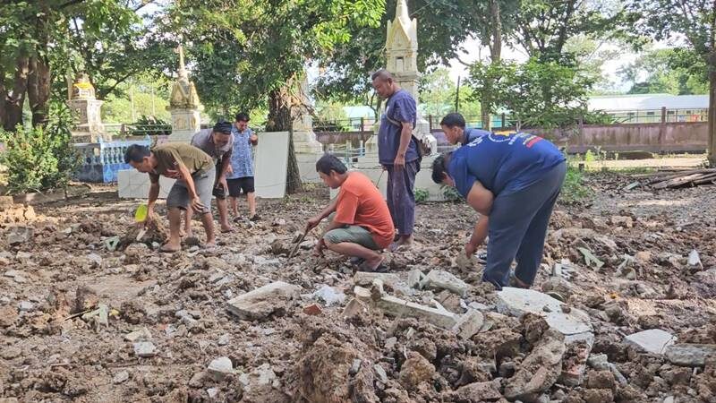 ฮือฮากรุแตก พระเครื่อง นับหมื่นองค์ ถูกฝังใต้ฐานวิหารเก่าแก่ในวัด เตรียมแจกงานกฐิน