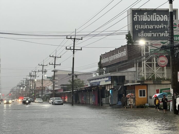 Relentless flooding in Nakhon Si Thammarat plunges city | News by Thaiger