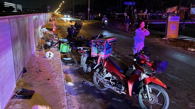 Intoxicated driver crashes pickup into motorcycles in Nonthaburi | News by Thaiger