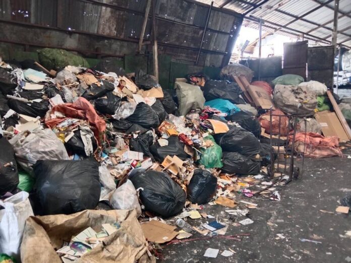 Bangkok police arrest scrap shop owners for pollution offences | News by Thaiger