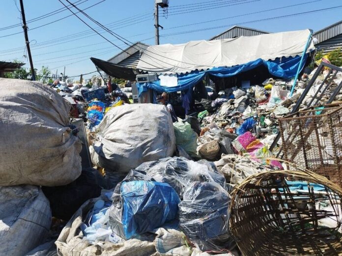 Bangkok police arrest scrap shop owners for pollution offences | News by Thaiger