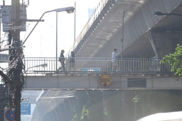 Severe air pollution impacts 21 Thai provinces, Mahachai worst hit | News by Thaiger