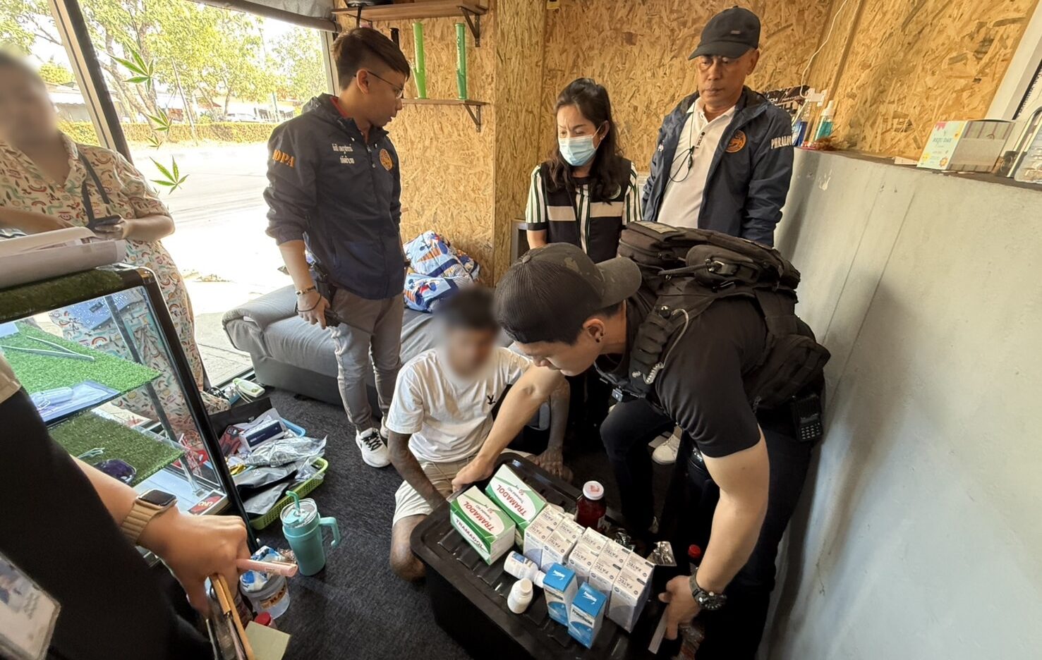 Suphan Buri crackdown uncovers illegal pharmacy selling Tramadol | News by Thaiger